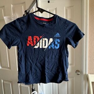 Very Good condition! Boys Adidas shirt. Size 5T